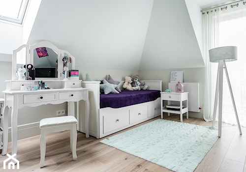 REZYDENCJA_W_GDYNI - Mały biały szary pokój dziecka dla dziecka dla nastolatka dla chłopca dla dziewczynki - zdjęcie od Lucyna Kołodziejska