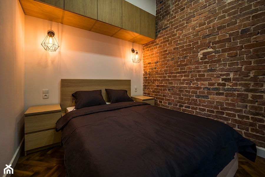 LOFTOWE WNĘTRZE - metamorfoza mieszkania w starym bloku - Średnia beżowa sypialnia - zdjęcie od Arkadiusz Bednarek 2