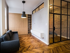 LOFTOWE WNĘTRZE - metamorfoza mieszkania w starym bloku - Mały biały szary salon - zdjęcie od Arkadiusz Bednarek 2