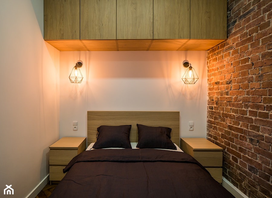 LOFTOWE WNĘTRZE - metamorfoza mieszkania w starym bloku - Mała biała sypialnia - zdjęcie od Arkadiusz Bednarek 2