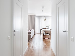 Apartament dla dwojga- realizacja - Średni biały hol / przedpokój, styl nowoczesny - zdjęcie od LAVA Projektowanie Wnętrz