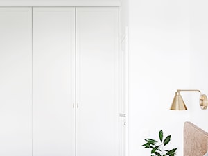 Apartament dla dwojga- realizacja - Średnia biała sypialnia, styl nowoczesny - zdjęcie od LAVA Projektowanie Wnętrz