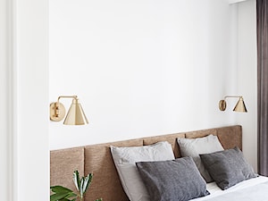 Apartament dla dwojga- realizacja - Mała biała sypialnia, styl nowoczesny - zdjęcie od LAVA Projektowanie Wnętrz
