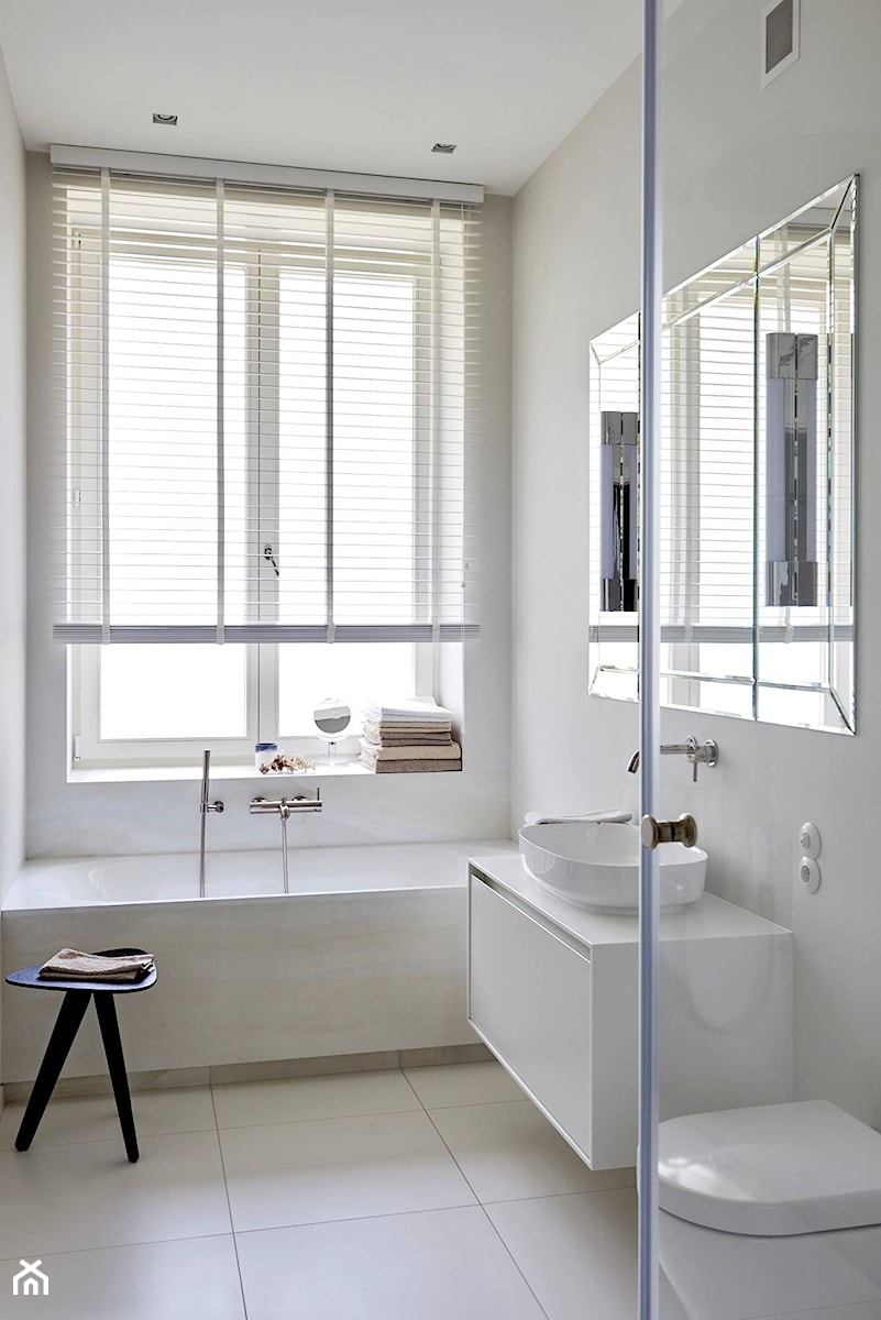 Średnia z punktowym oświetleniem łazienka z oknem - zdjęcie od ZAGÓRNY STUDIO - FOTOGRAFIA WNĘTRZ i NIERUCHOMOŚCI