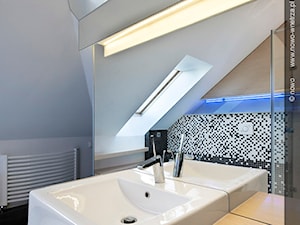 Łazienka z niebieskim - Łazienka, styl nowoczesny - zdjęcie od NOWO. arch&des!gn