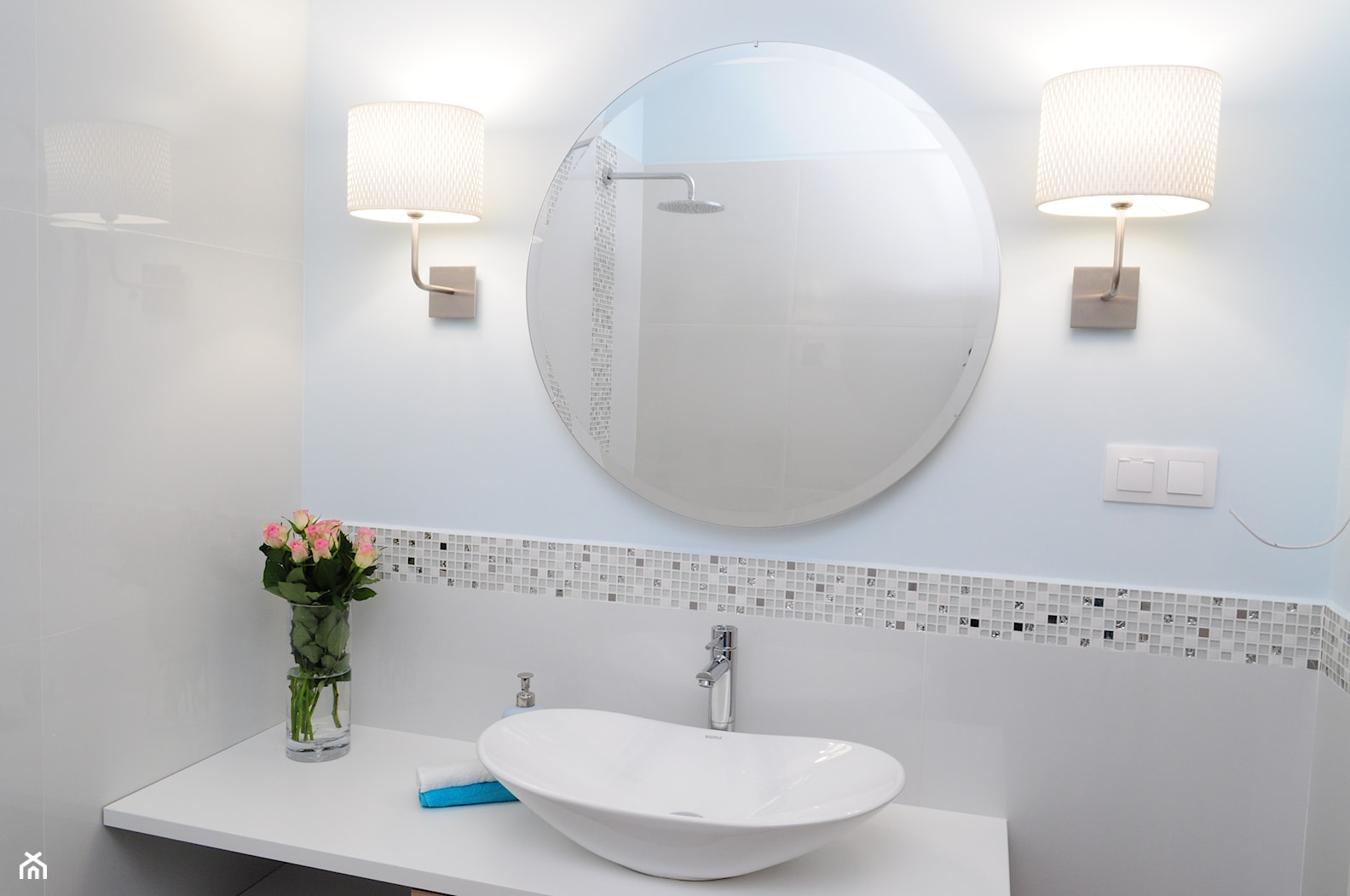 Łazienka - lustro i umywalka - zdjęcie od Studiodomove - Homebook