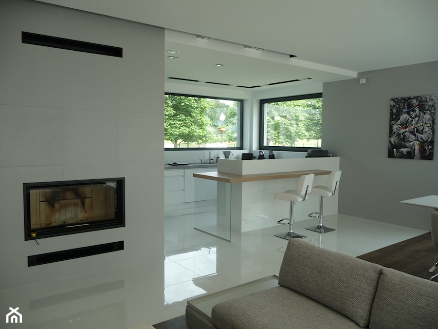 DOM PĘTKOWICE - Średni szary salon z kuchnią z jadalnią, styl minimalistyczny - zdjęcie od AURA HOME