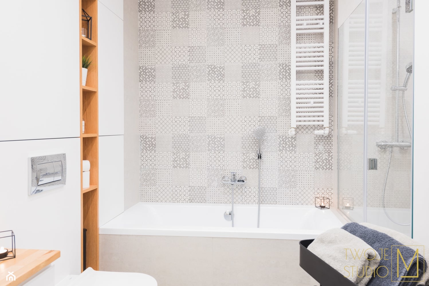 Łazienka z wanną i prysznicem - zdjęcie od Twoje M studio - Homebook