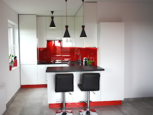 Geometryczna kuchnia w apartamentowcu - zdjęcie od Dudeko - Meble na zamówienie
