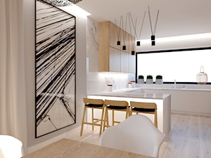 DOM POD LASEM - Średnia otwarta biała z zabudowaną lodówką z podblatowym zlewozmywakiem kuchnia w kształcie litery g z oknem z marmurem nad blatem kuchennym, styl nowoczesny - zdjęcie od INSIDERS