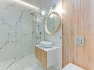 APARTAMENT GDAŃSK - Mała bez okna z lustrem z marmurową podłogą łazienka, styl nowoczesny - zdjęcie od INSIDERS
