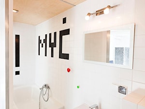 Kawalerka Cześć i Myć - Mała bez okna z lustrem z punktowym oświetleniem łazienka - zdjęcie od Mili Młodzi Ludzie