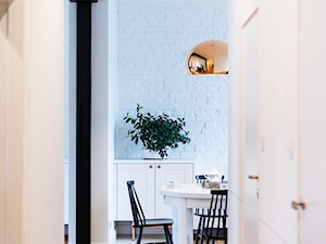 Mieszkanie na Wildzie - Mała biała jadalnia jako osobne pomieszczenie - zdjęcie od Mili Młodzi Ludzie