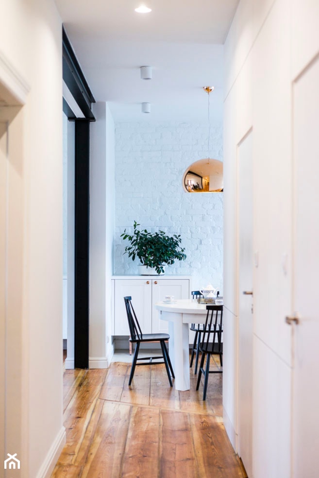 Mieszkanie na Wildzie - Mała biała jadalnia jako osobne pomieszczenie - zdjęcie od Mili Młodzi Ludzie
