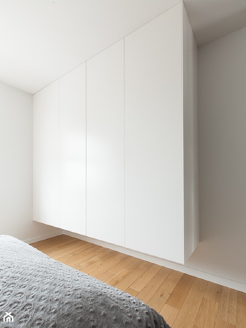 Mieszkanie na Piątkowie - Średnia biała sypialnia - zdjęcie od Mili Młodzi Ludzie - Homebook