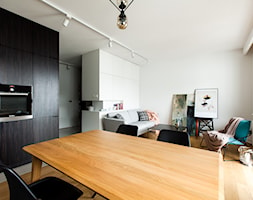 Mieszkanie na Piątkowie - Średni biały salon z kuchnią z jadalnią - zdjęcie od Mili Młodzi Ludzie - Homebook