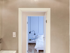 Mieszkanie w kamienicy - Mała bez okna z lustrem łazienka - zdjęcie od Mili Młodzi Ludzie