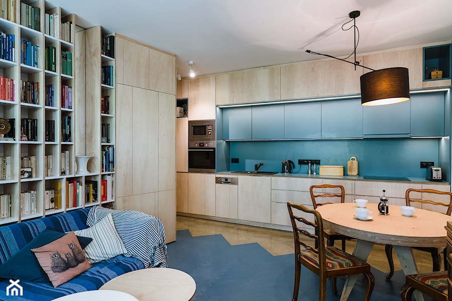 Mieszkanie na Sielcach - Średni niebieski salon z kuchnią z jadalnią - zdjęcie od Mili Młodzi Ludzie