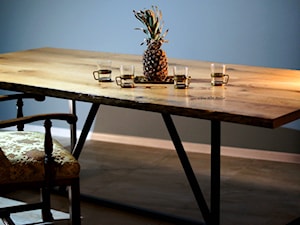 Dębowy stół z litego drewna - zdjęcie od CLOVE Stoły ze starego drewna
