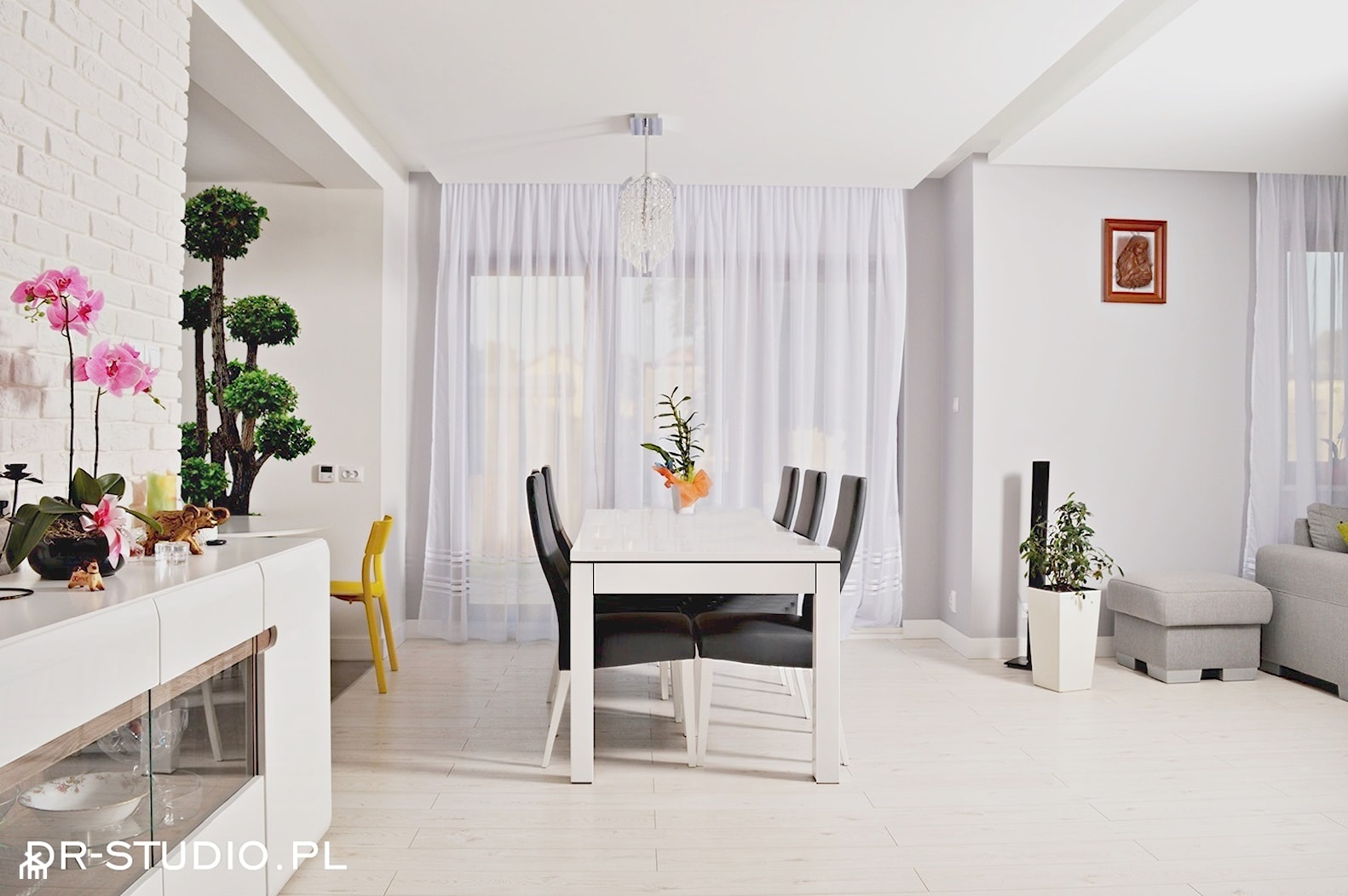 dom nowoczesny 150m2 zdjęcia - Średnia biała jadalnia w salonie, styl nowoczesny - zdjęcie od DR-STUDIO - Homebook