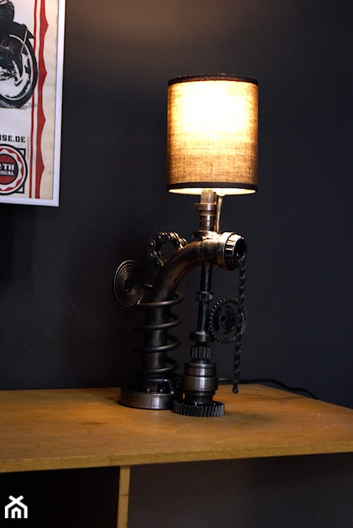 lampa w stylu steampunk