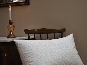 Mała szara sypialnia, styl tradycyjny - zdjęcie od Pracownia Kołder Halina Rostkowska