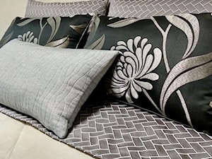 Poduszki dekoracyjne z narzutą - zdjęcie od Enetstyl Aranzacje Okienne