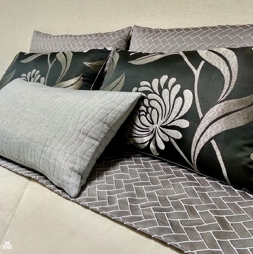 Poduszki dekoracyjne z narzutą - zdjęcie od Enetstyl Aranzacje Okienne - Homebook