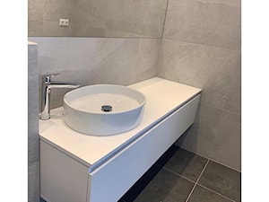 Zabudowa łazienkowa - Średnia bez okna łazienka, styl minimalistyczny - zdjęcie od 4mat_Pracownia Mebli