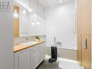 Apartament 130 m² - Średnia bez okna z lustrem z punktowym oświetleniem łazienka, styl tradycyjny - zdjęcie od Fuga Architektura Wnętrz