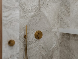 Prysznic ze złotą deszczownicą - zdjęcie od CudnieBosko