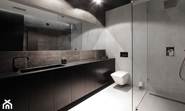 czarne meble łazienkowe, kabina prysznicowa walk-in, szafki łazienkowe z lustrem
