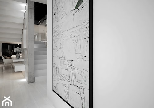 Dom B - projekt wnetrza - Duży biały hol / przedpokój, styl minimalistyczny - zdjęcie od Otwarte Studio Sztuka