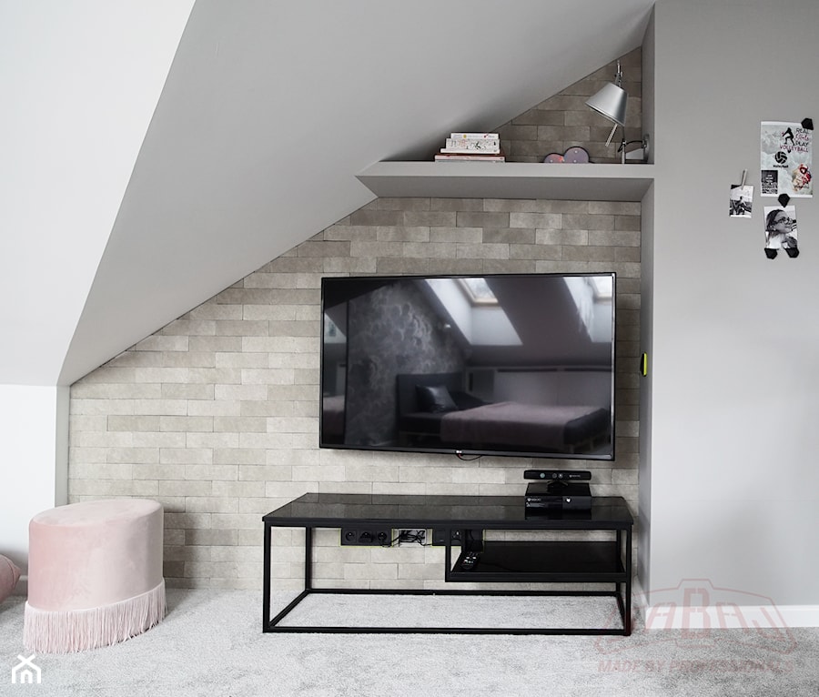Skromny pokój młodzieżowy z telewizorem łączący stonowany styl i kolory z nowoczesnością - zdjęcie od Sabaj System