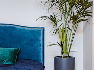 Roślinność i styl apartamentu w sypialni - zdjęcie od Maciej Nowakowski Fotografia Wnętrz
