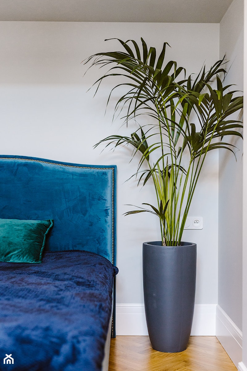 Roślinność i styl apartamentu w sypialni - zdjęcie od Maciej Nowakowski Fotografia Wnętrz