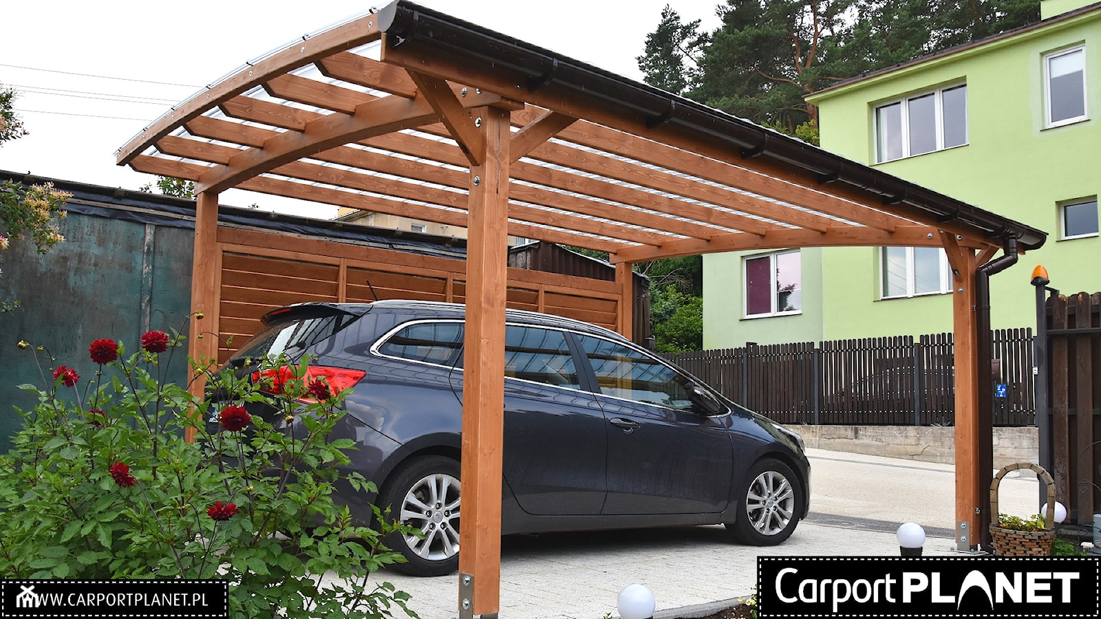 Wiata garażowa ze ścianami - zdjęcie od Carport Planet - Homebook