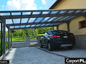 Wiata garażowa przyścienna drewniana na dwa samochody - zdjęcie od Carport Planet