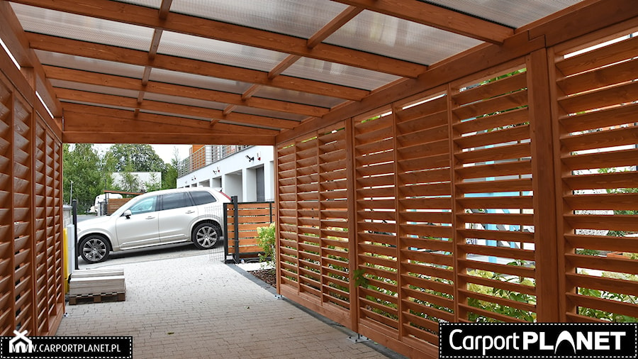 Wiata garażowa przy domu jednospadowa - zdjęcie od Carport Planet