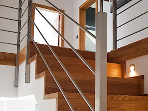 Klasyczne schody na konstrukcji betonowej 12c - zdjęcie od Otoschody nowoczesne schody
