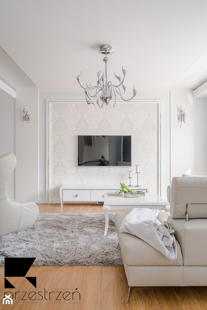 I WSZYSTKO JASNE - Średni beżowy biały salon, styl glamour - zdjęcie od Przestrzen Pracownia architektury wnetrz Krystyna Sabada - Homebook