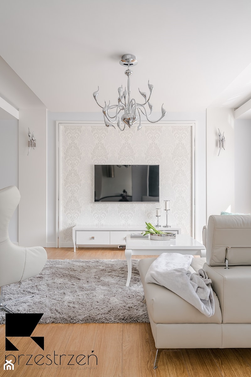 I WSZYSTKO JASNE - Średni beżowy biały salon, styl glamour - zdjęcie od Przestrzen Pracownia architektury wnetrz Krystyna Sabada