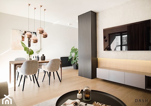 Mieszkanie na warszawskim Mokotowie - Średni beżowy biały salon z jadalnią, styl nowoczesny - zdjęcie od Dash Interiors