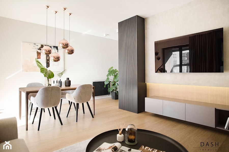 Mieszkanie na warszawskim Mokotowie - Średni beżowy biały salon z jadalnią, styl nowoczesny - zdjęcie od Dash Interiors
