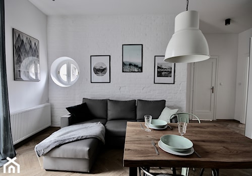 Mieszkanie pod wynajem krótkoterminowy - Średni biały salon z jadalnią - zdjęcie od Kinga Filek Intenement