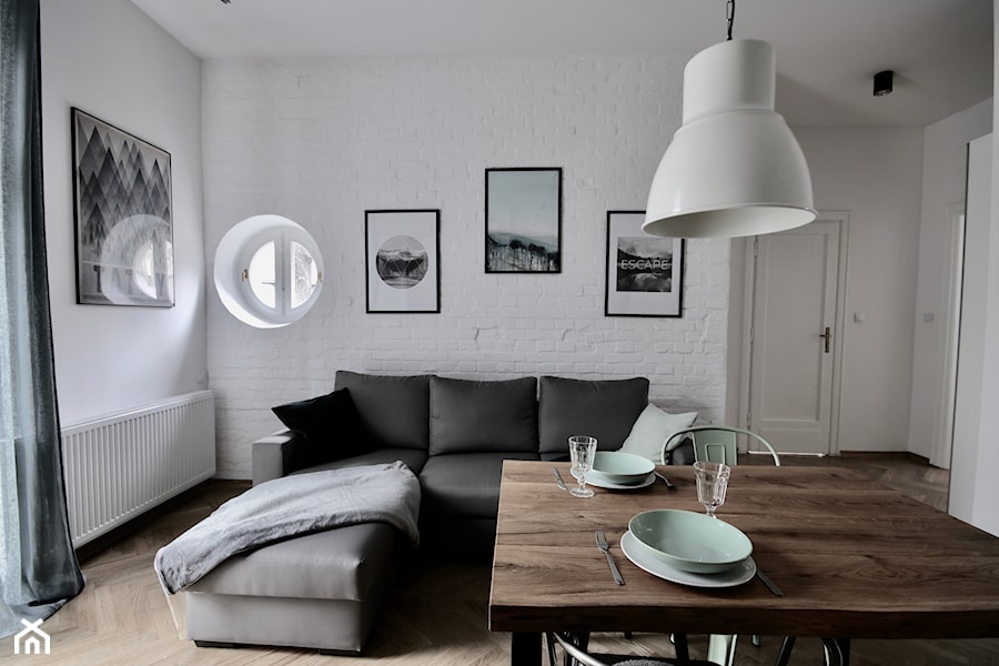 Mieszkanie pod wynajem krótkoterminowy - Średni biały salon z jadalnią - zdjęcie od Kinga Filek Intenement
