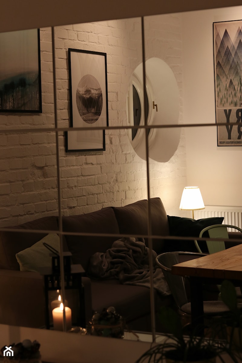 Mieszkanie pod wynajem krótkoterminowy - Mały szary salon z jadalnią - zdjęcie od Kinga Filek Intenement