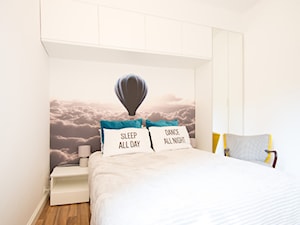 Małe mieszkanie wiele funkcji zdjęcia z realizacji - Mała biała sypialnia, styl vintage - zdjęcie od AWITKU STUDIO Anita Witkowska Piwowarczyk