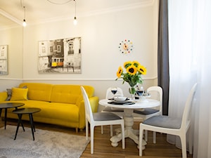 Małe mieszkanie wiele funkcji zdjęcia z realizacji - Mały biały salon z jadalnią, styl vintage - zdjęcie od AWITKU STUDIO Anita Witkowska Piwowarczyk
