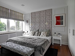 Apartament w Warszawie - Średnia biała sypialnia, styl glamour - zdjęcie od bbhome.pl